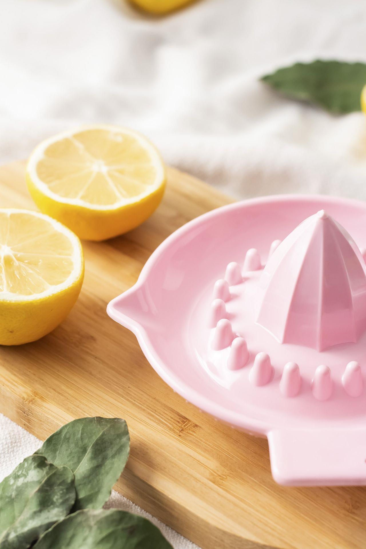Akrilik Koyu Pembe Limon Sıkacağı Pratik Limon Sıkacağı
